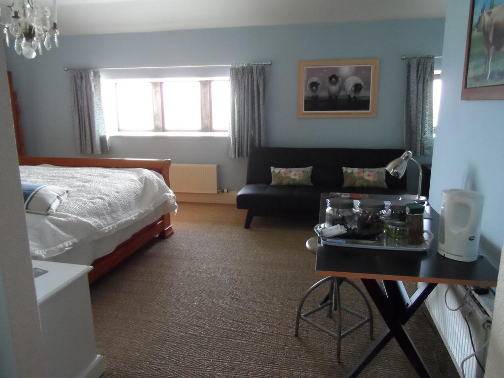 Far Moorside Farm B&B Хебдън Бридж Стая снимка